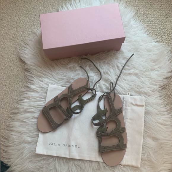 NIB Valia Gabriel Sandal Olive Size 40 EUR / 9 US  goop $245 great deal!! NEW - Picture 4 of 5